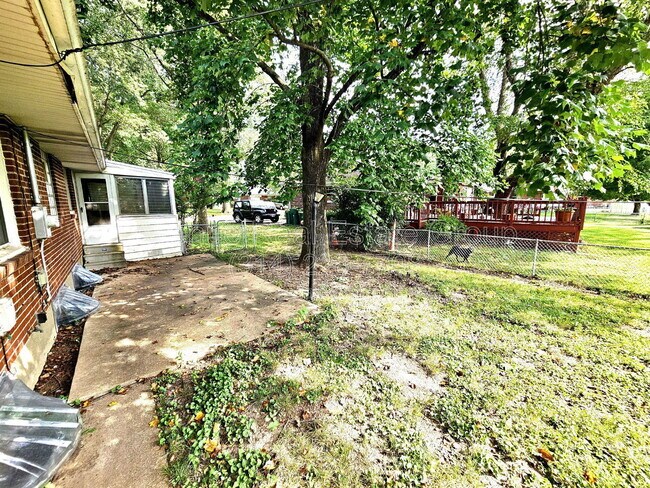 Building Photo - 1130 Forest Home Dr