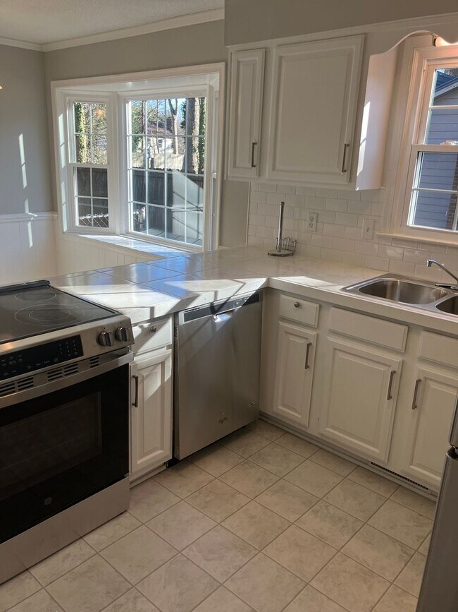 Building Photo - 1018 Jefferson Rd