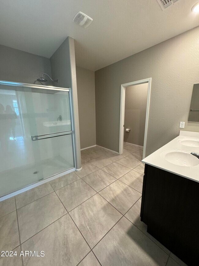 Building Photo - 3415 W Donner Dr