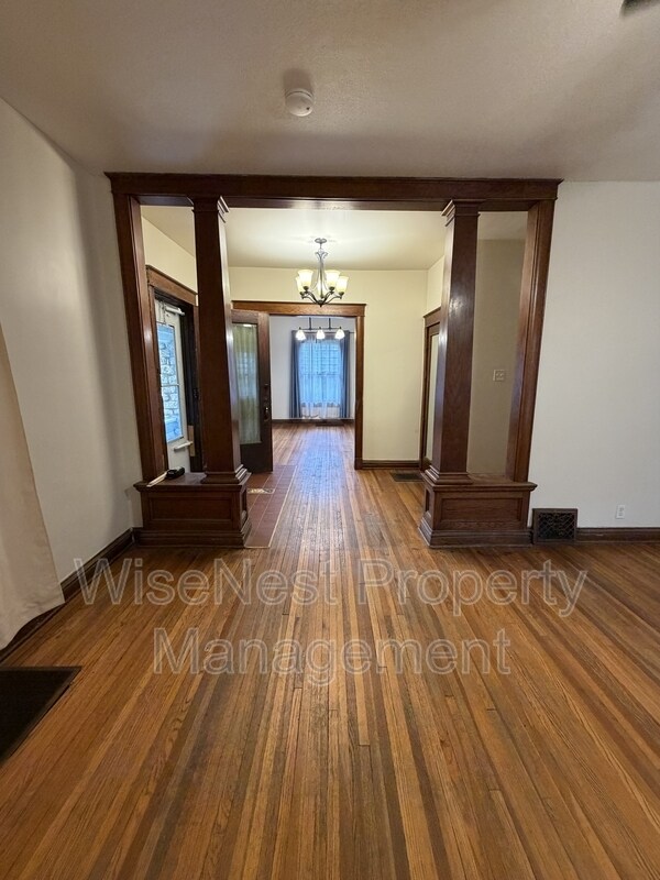 Building Photo - 800 E 41st St