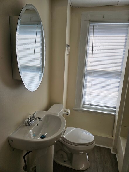 Bathroom - 116 Nicoll St