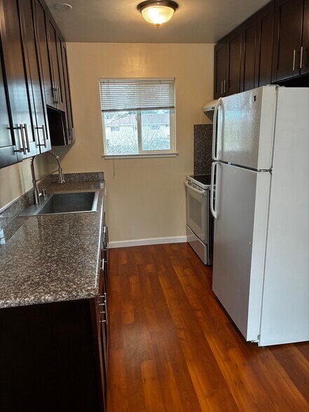 Building Photo - 819 Palm Ave