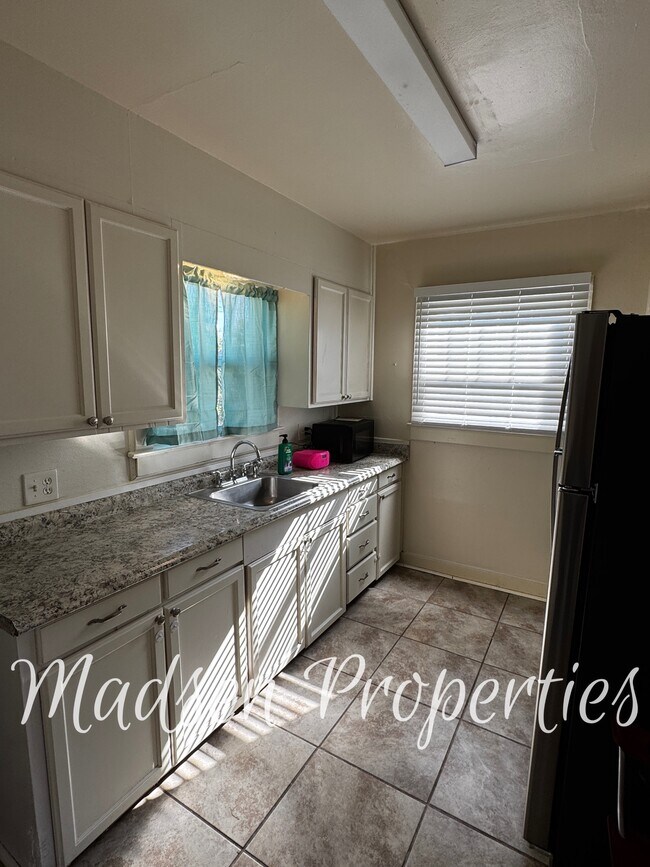 Building Photo - 2350 B St