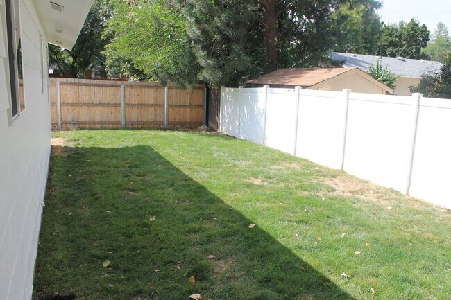 Building Photo - Love the area you live ! Manitou Park area in South Boise Village!