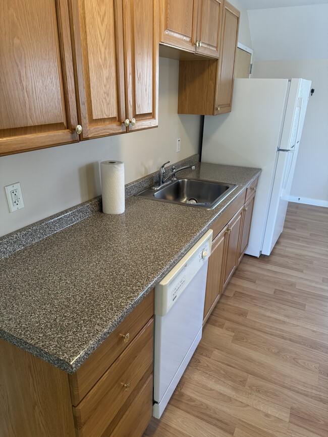 Building Photo - 20 W Franklin Ave