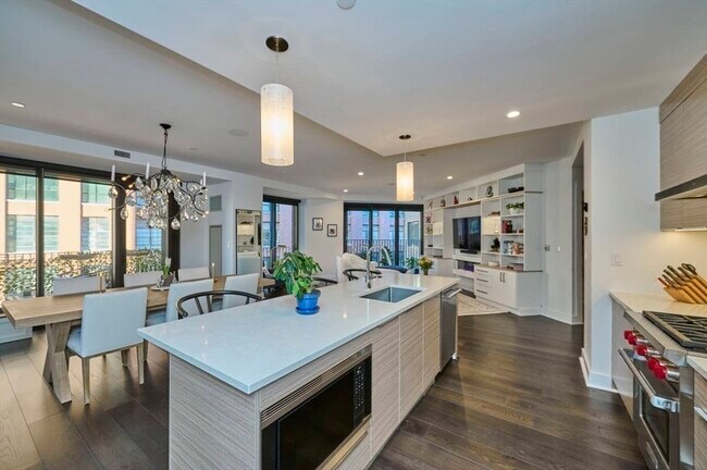 Building Photo - 16 W Broadway