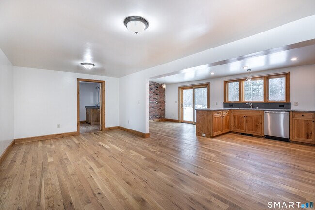 Building Photo - 14 Browns Ln