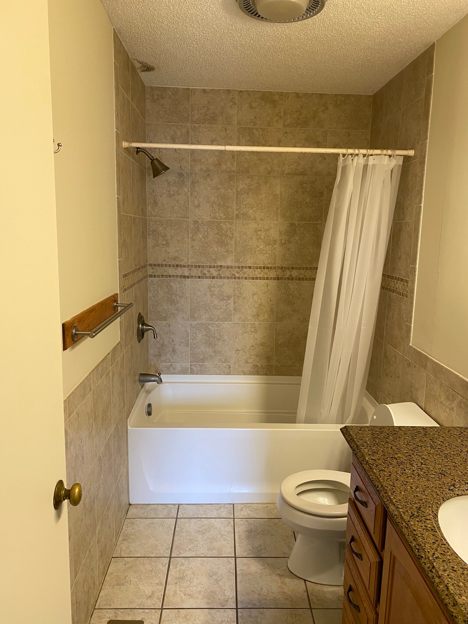 bathroom - 101 S Shafer St