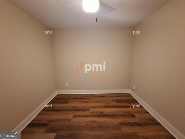 Building Photo - 9995 Rivertown Rd