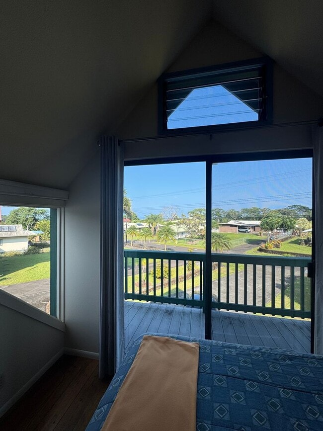 Building Photo - 3 Bedroom/ 2.5 Bath