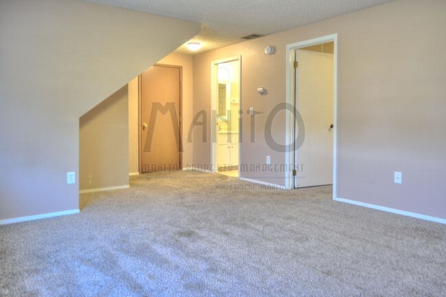 Building Photo - **COMING SOON** Clean & Spacious Spokane Valley Duplex