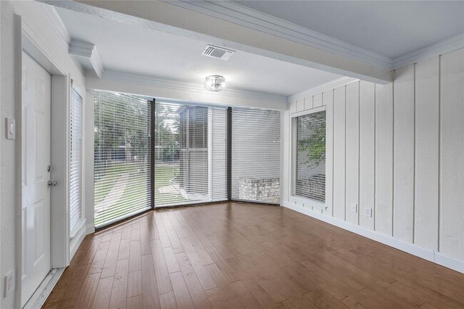 Building Photo - 195 World of Tennis Sq