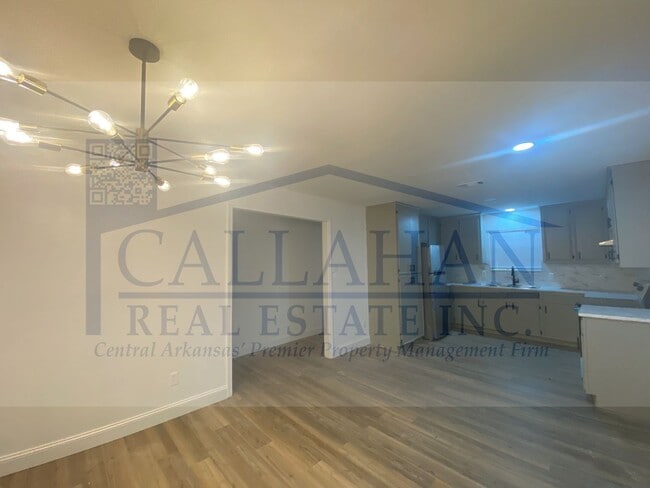 Building Photo - Southwest LR 4 Bedroom Home
