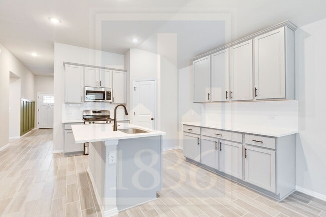 Building Photo - 135 Hackberry Ln