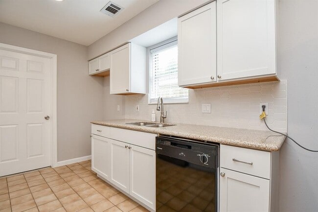 Building Photo - 12314 Plumpoint Dr