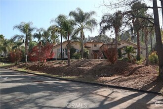 Building Photo - 617 Los Cerritos Rd