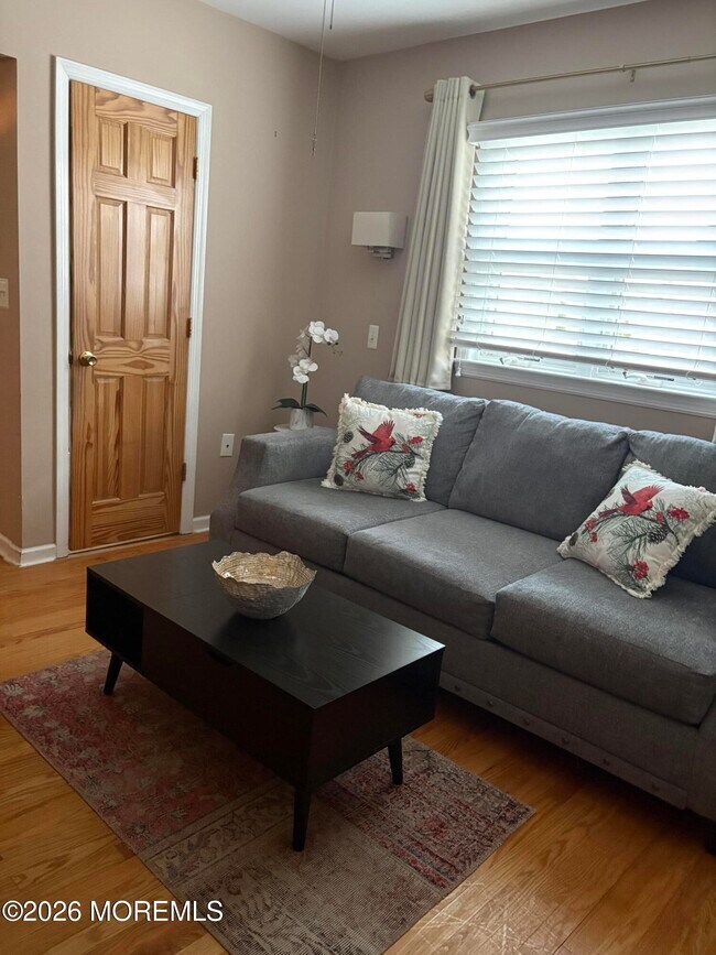 Building Photo - 114 7th Ave