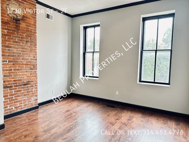 Building Photo - Newly Renovated 2BD/2BA in Walkable Soulard