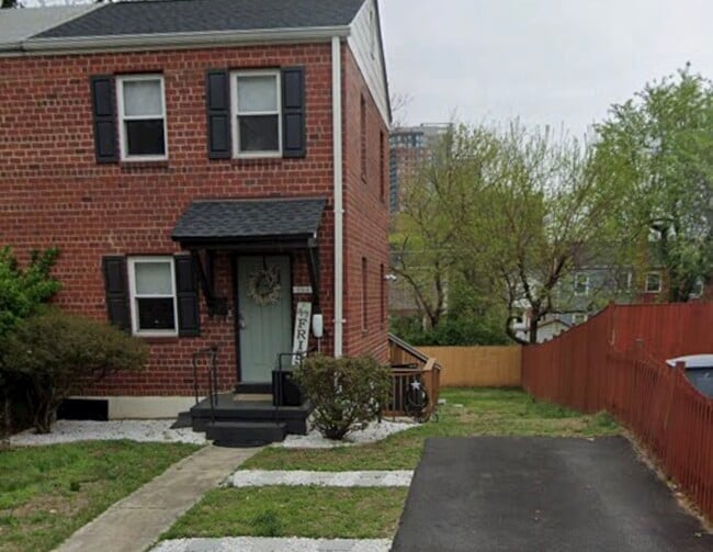 Building Photo - 2316 Victory Dr