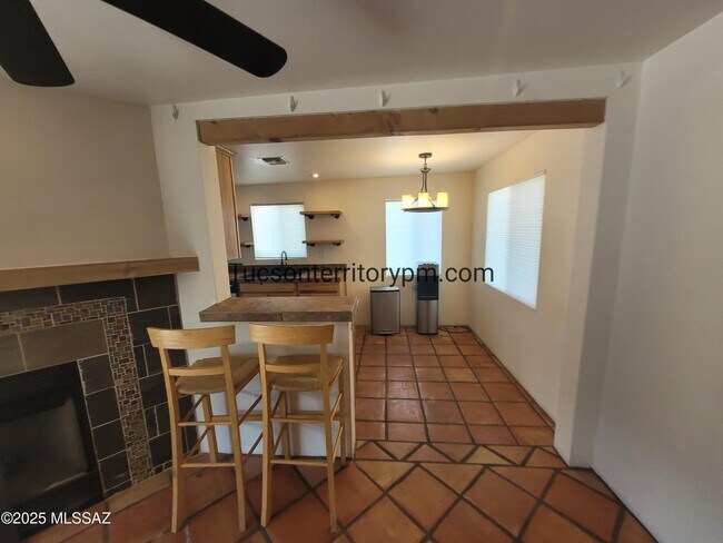Building Photo - 1325 N Alamo Ave