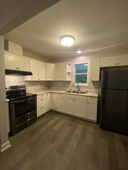 Kitchen - 1310 N Clark St