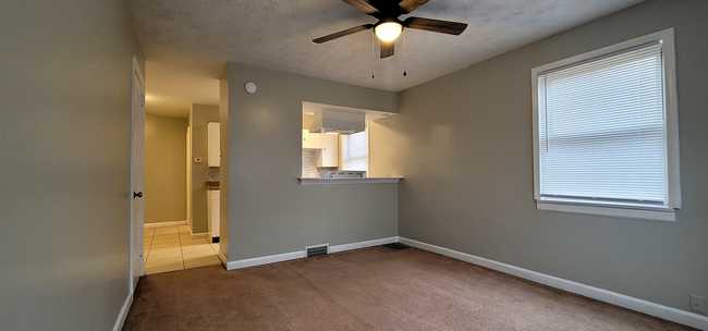 Building Photo - Beautiful studio Apartment Close to Wright...