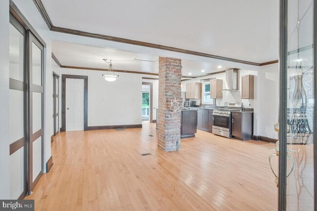 Building Photo - 1009 Tyler Ave