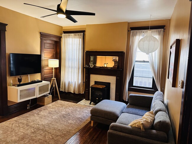 Building Photo - 1368 Forsythe Ave