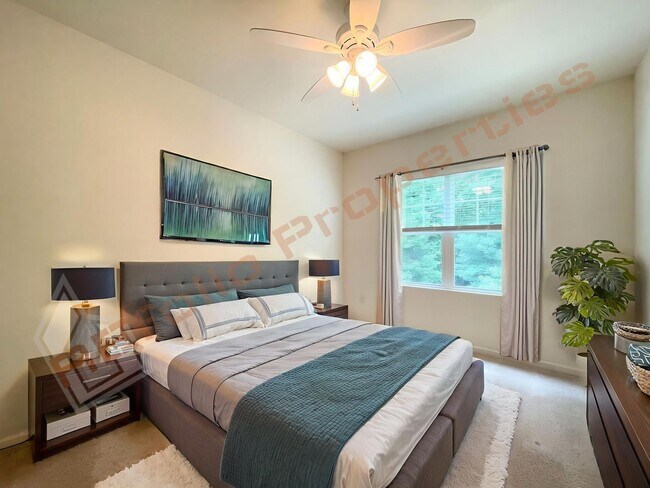 Building Photo - Great Location! 2 Story 3 Bedroom 1 Car-Garage End Unit Town Home with Community Pool  @ 55 James...