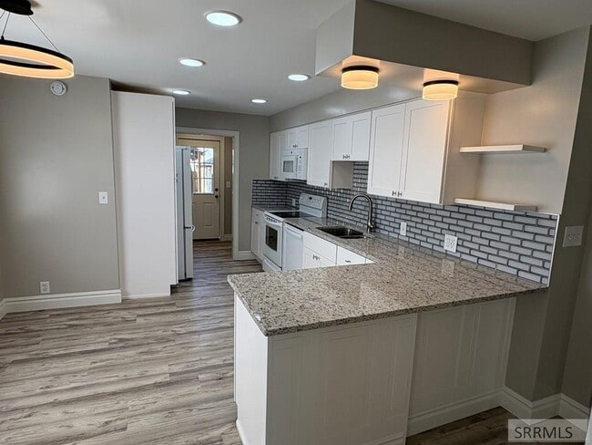 Building Photo - 357 1st W St