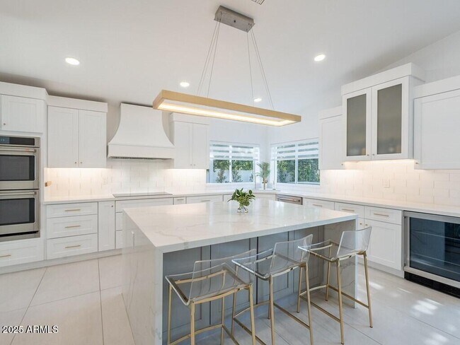 Building Photo - 4748 E Redfield Rd