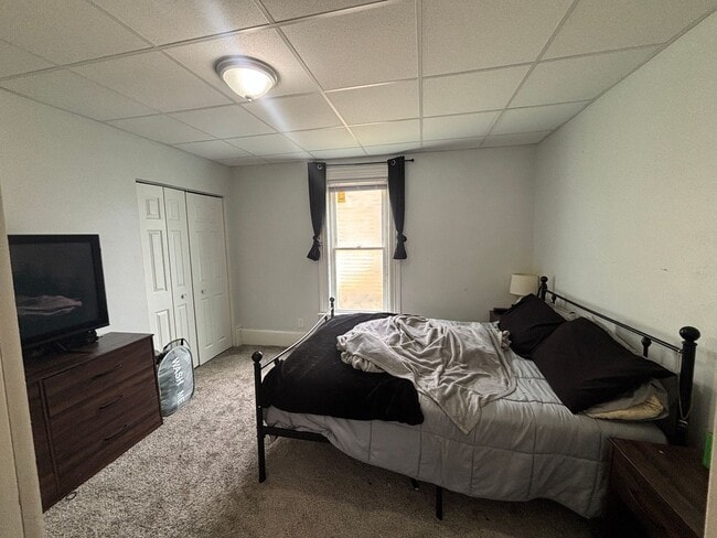 Building Photo - 3 Bedroom Lower Unit Duplex