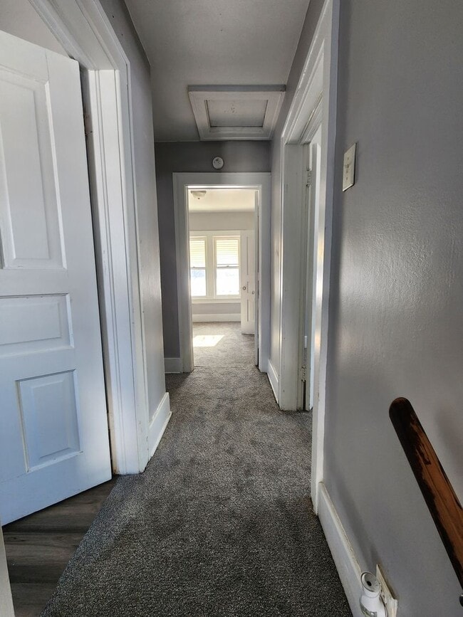 Building Photo - 3 Bedroom Home with 2 Car Detached Garage in East Moline