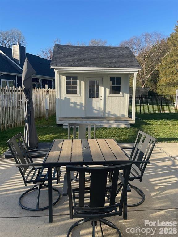 Building Photo - 210 Southhaven Dr