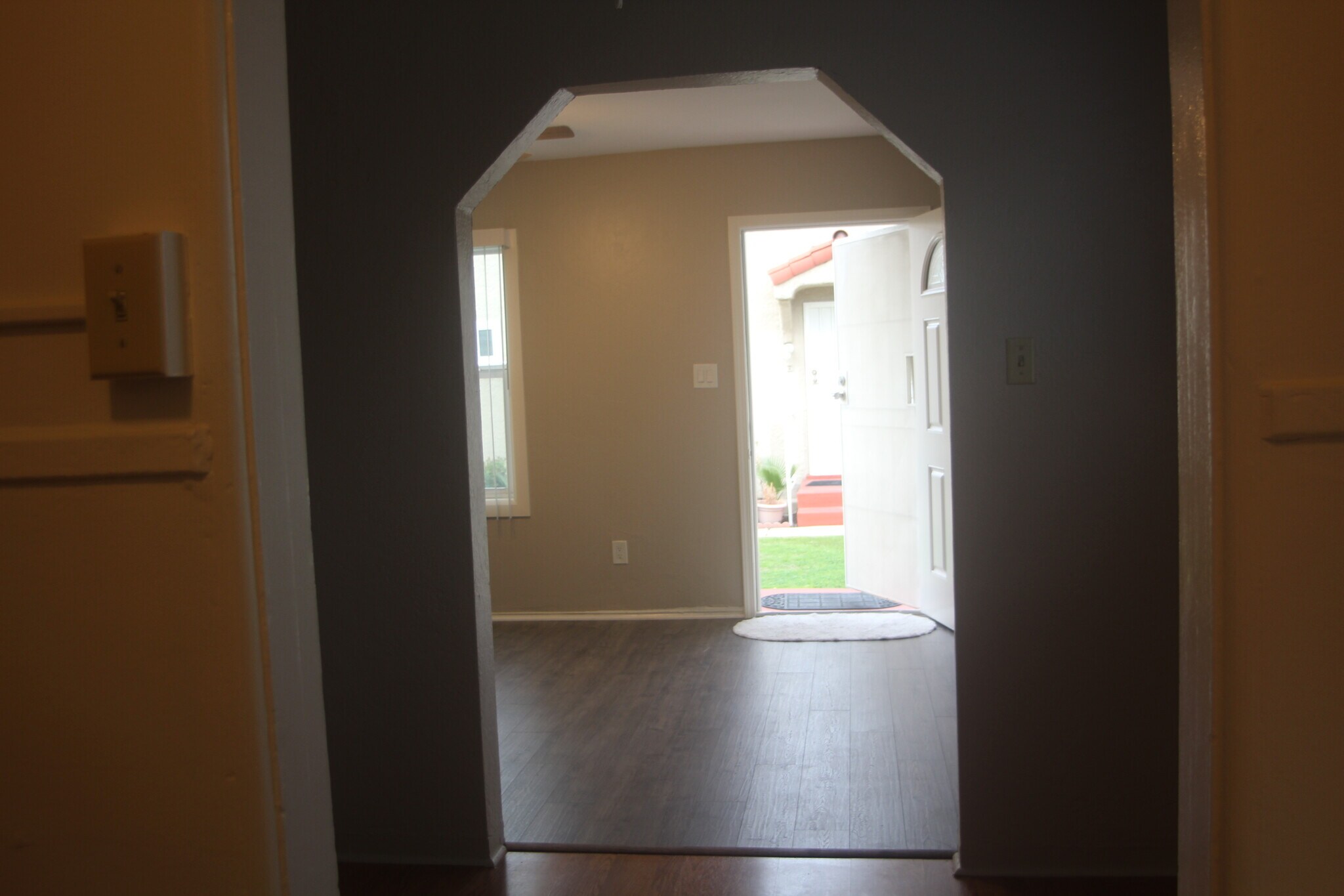 Building Photo - 911 S Marguerita Ave