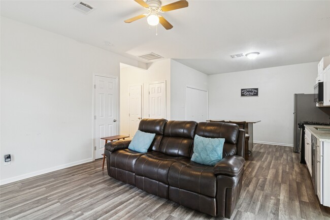 Building Photo - 1910 East Ave