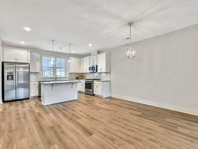 Building Photo - 260 Symphony Ave