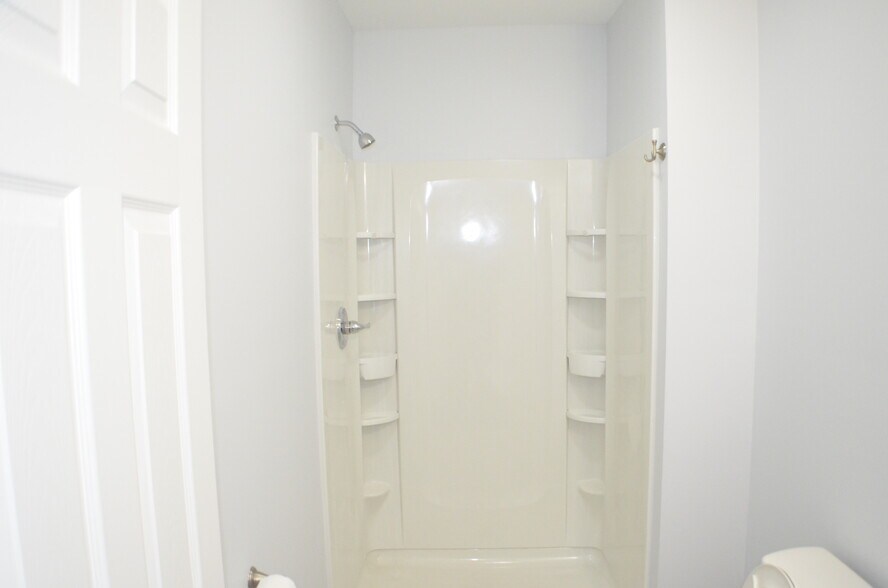 Building Photo - 563 Burritt St
