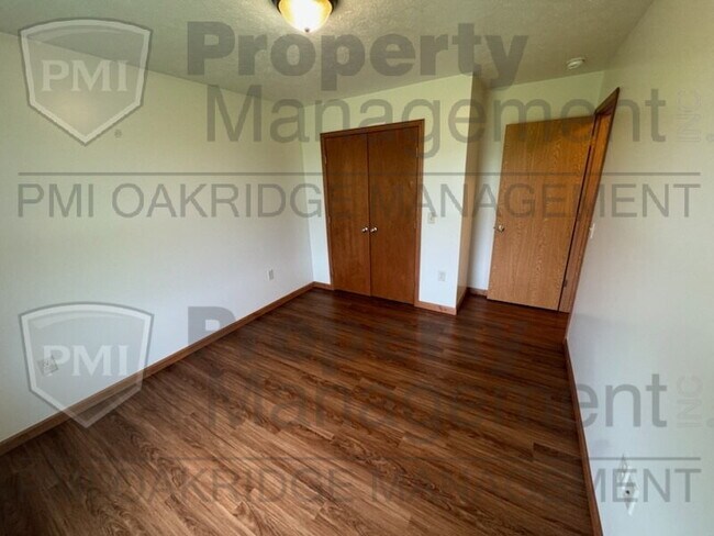 Building Photo - Country 3 Bedroom Apartment with 2 Car Garage