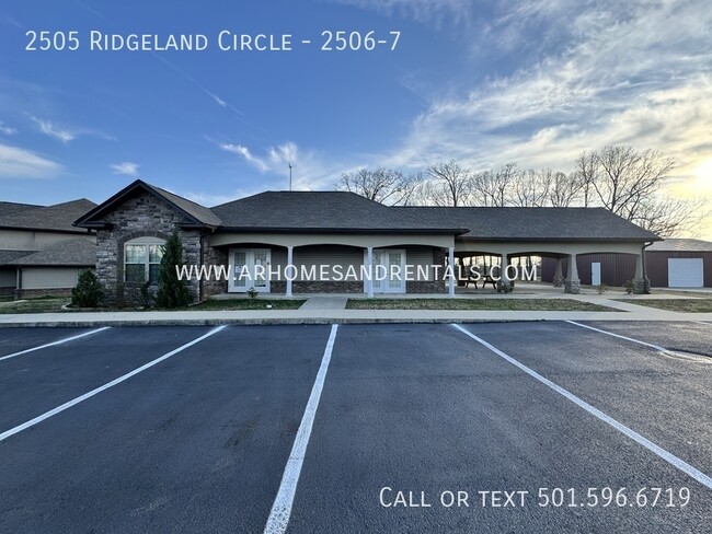 Building Photo - Ridgeland Townhomes | 2 Bed | 2.5 Bath