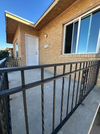 Building Photo - 3332 Mobile Ave