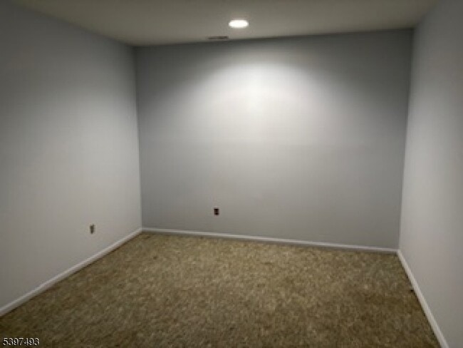 Building Photo - 9 Augusta Dr