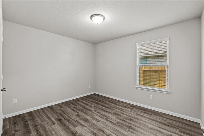 Building Photo - 4302 Fenwick Rd