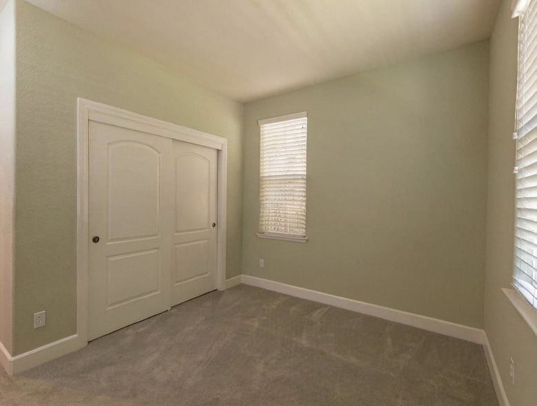 Building Photo - 2168 Mornington Ln