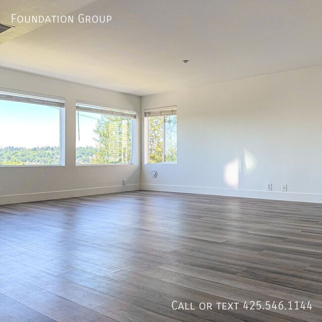 Building Photo - HUGE 2 bed, 2 bath apartment! 2 months FRE...