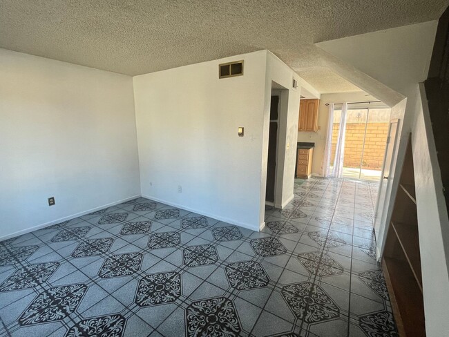 Building Photo - Anza Palms 2 Bedroom Townhome