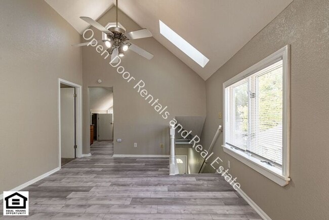 Building Photo - 731 3rd St