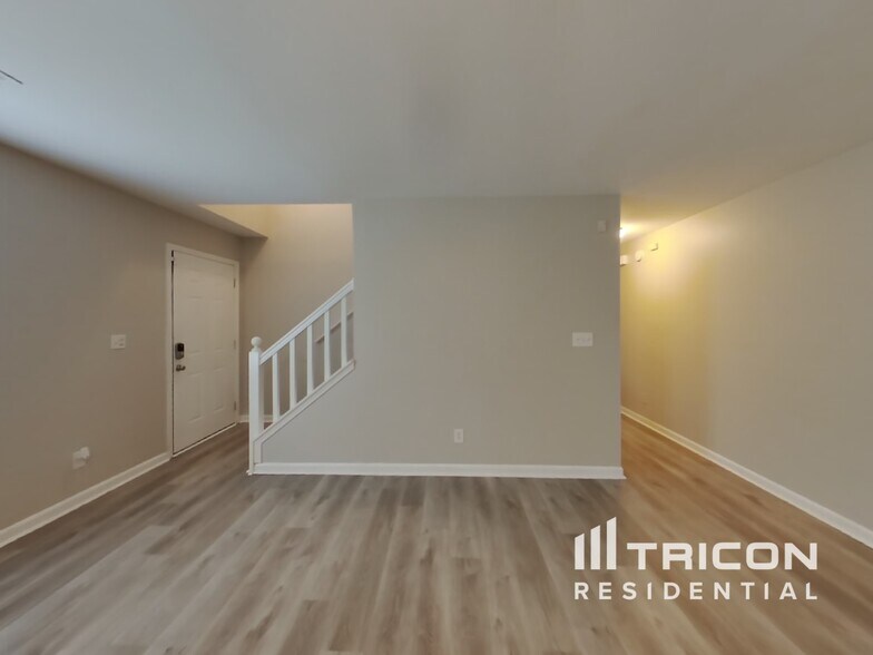 Building Photo - 832 Stonebridge Park Cir
