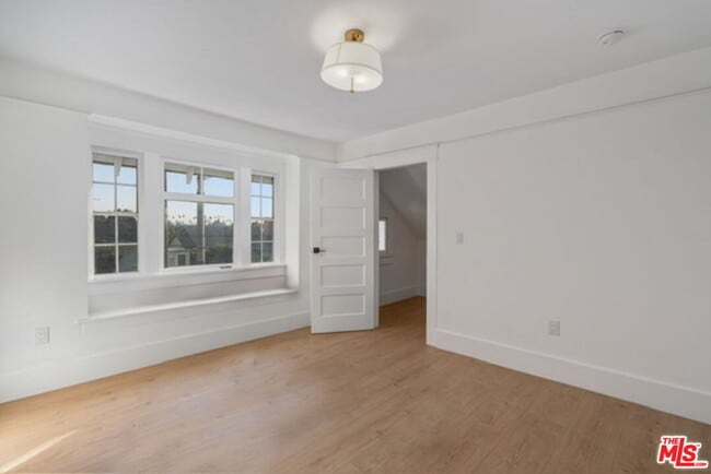 Building Photo - 1157 Irolo St