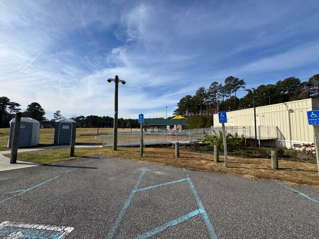 Building Photo - 42 Lodge Rd